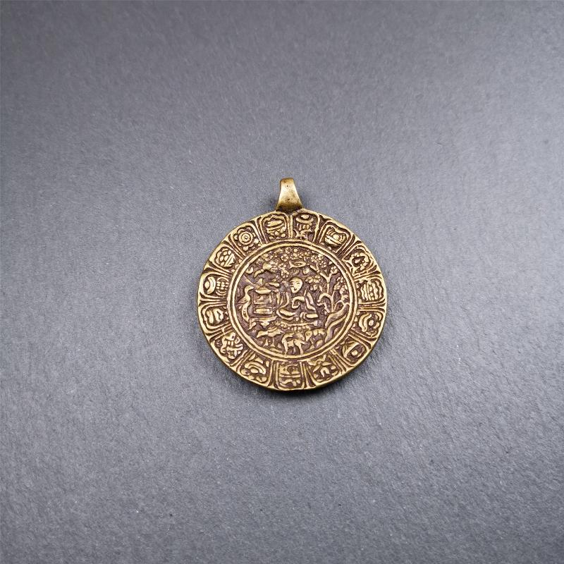 This Longevity Badge was handmade by Tibetan craftsmen and come from Hepo Town, Baiyu County, Tibet. It is made of brass,round shape,the theme is the god of longevity,surrounded by the symbols of Ashtamangala.