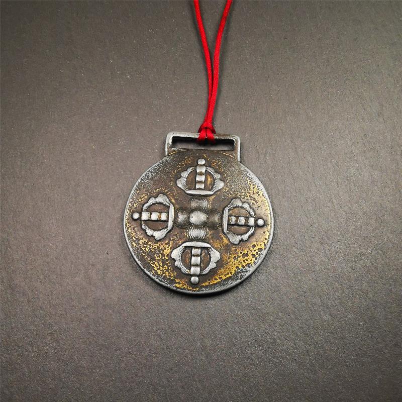 This set of sipaho badge was made by Tibetan craftsmen and come from Hepo Town, Baiyu County,Tibet. It is round shape,made of white copper.The front pattern is Tibetan Budhist Protective Symbol - SIPAHO(srid pa ho),the back is the cross vajra symbol.
