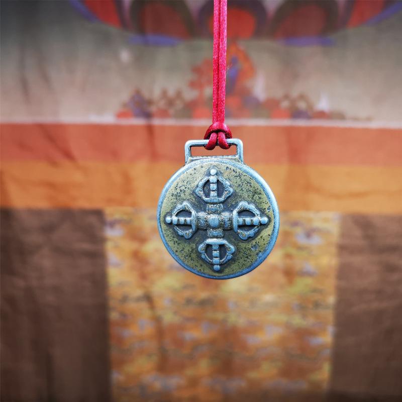 This set of sipaho badge was made by Tibetan craftsmen and come from Hepo Town, Baiyu County,Tibet. It is round shape,made of white copper.The front pattern is Tibetan Budhist Protective Symbol - SIPAHO(srid pa ho),the back is the cross vajra symbol.