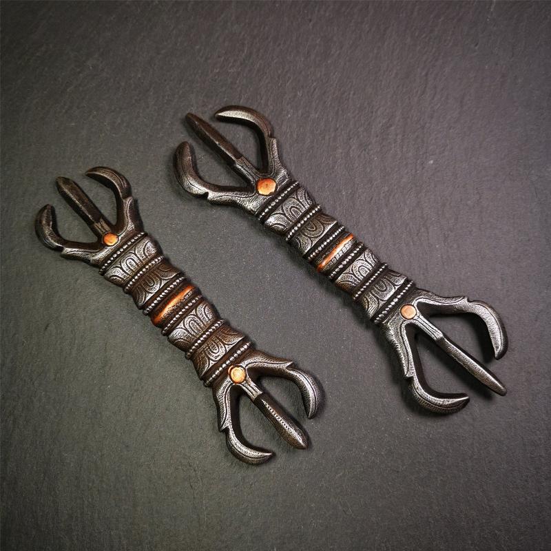 This unique vajra pendant was handmade by Tibetan craftsmen from Tibet in 1990s,from Hepo Town, Baiyu County, the birthplace of the famous Tibetan handicrafts. It is unique flat three - pronged Vajra,made of cold iron, black color,6.3 inches length.