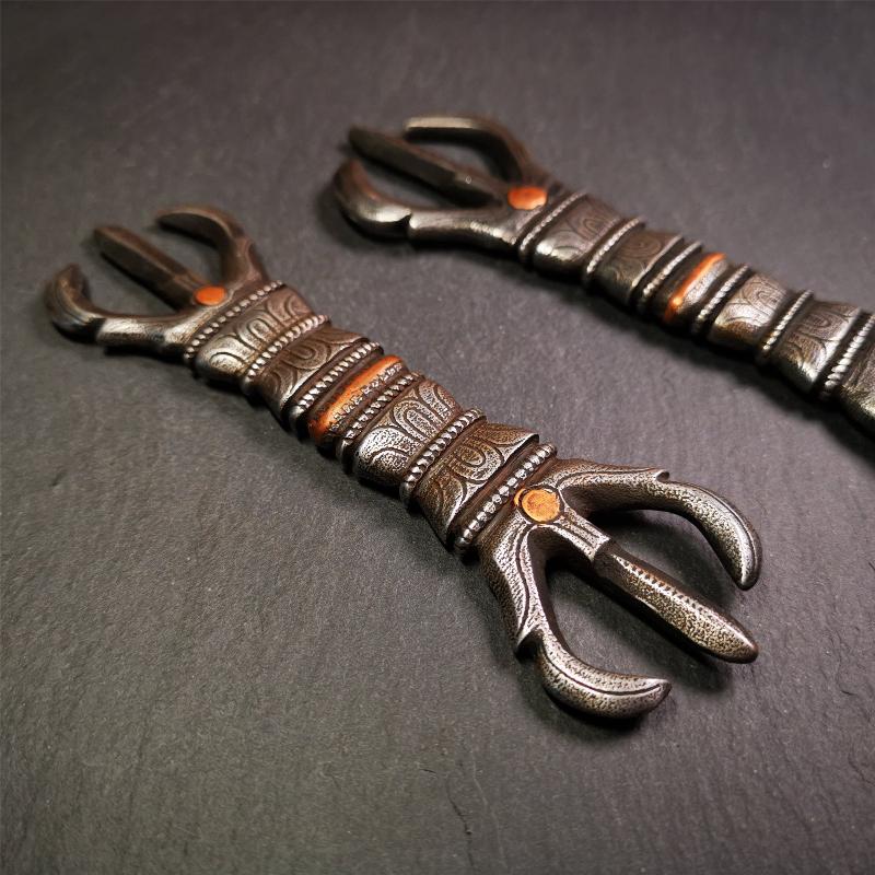 This unique vajra pendant was handmade by Tibetan craftsmen from Tibet in 1990s,from Hepo Town, Baiyu County, the birthplace of the famous Tibetan handicrafts. It is unique flat three - pronged Vajra,made of cold iron, black color,6.3 inches length.