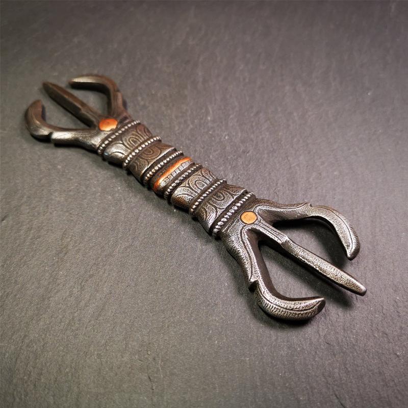 This unique vajra pendant was handmade by Tibetan craftsmen from Tibet in 1990s,from Hepo Town, Baiyu County, the birthplace of the famous Tibetan handicrafts. It is unique flat three - pronged Vajra,made of cold iron, black color,6.3 inches length.
