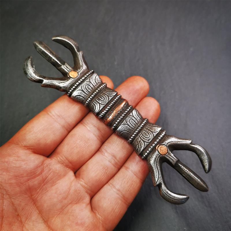 This unique vajra pendant was handmade by Tibetan craftsmen from Tibet in 1990s,from Hepo Town, Baiyu County, the birthplace of the famous Tibetan handicrafts. It is unique flat three - pronged Vajra,made of cold iron, black color,6.3 inches length.