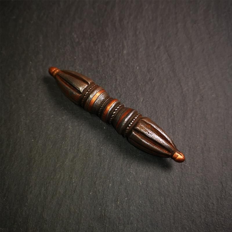 These beautiful vajra dorje were handmade by Tibetan craftsmen from Tibet in 1990's,from Hepo Town, Baiyu County, the birthplace of the famous Tibetan handicrafts. It is seven-pronged vajra,made of cold iron,inlaid copper wire,black color.