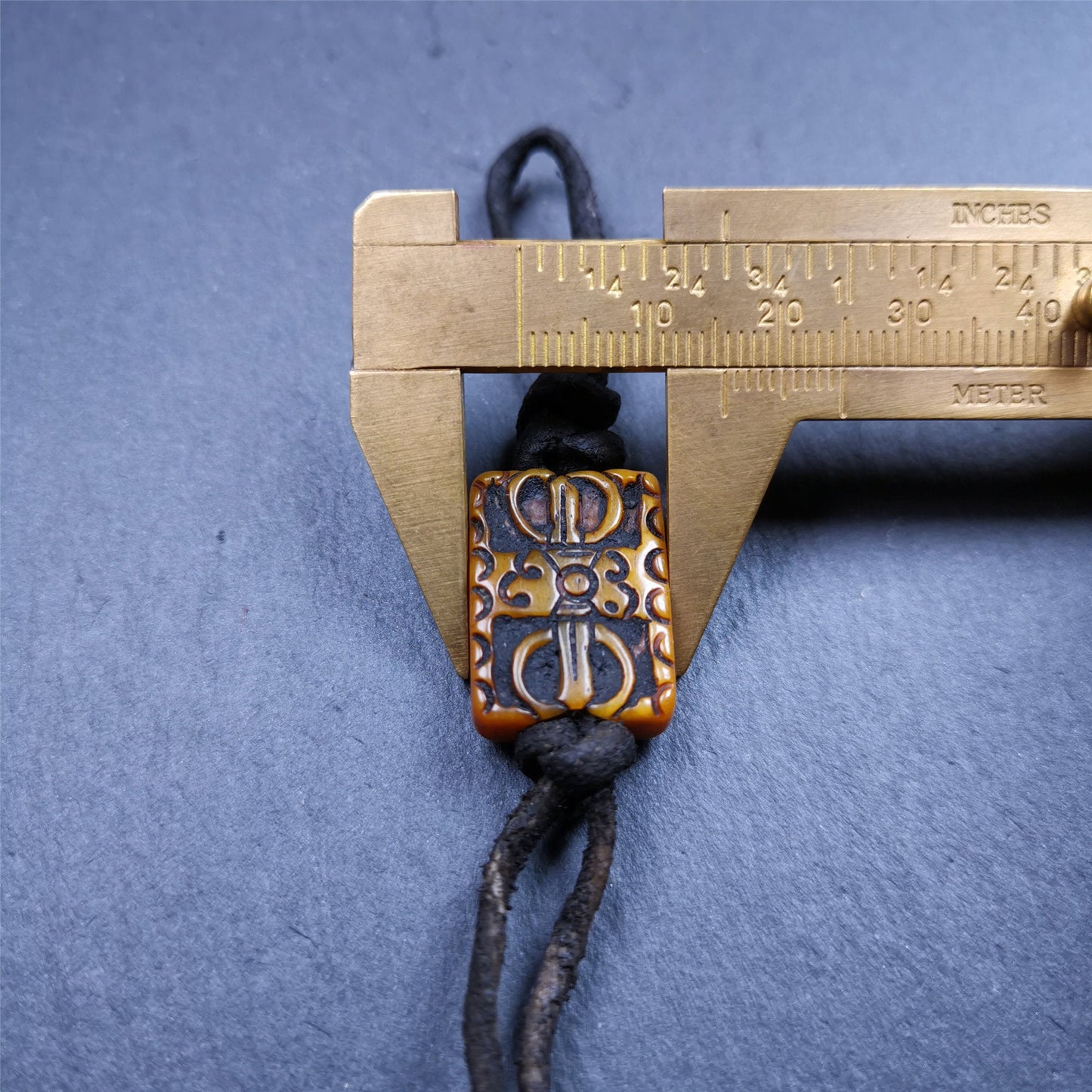 Bone Carved Vajra 0.83"