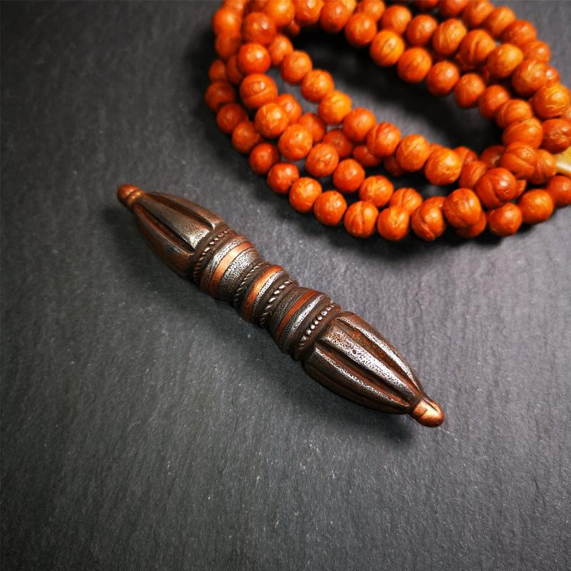 These beautiful vajra dorje were handmade by Tibetan craftsmen from Tibet in 1990's,from Hepo Town, Baiyu County, the birthplace of the famous Tibetan handicrafts. It is seven-pronged vajra,made of cold iron,inlaid copper wire,black color.