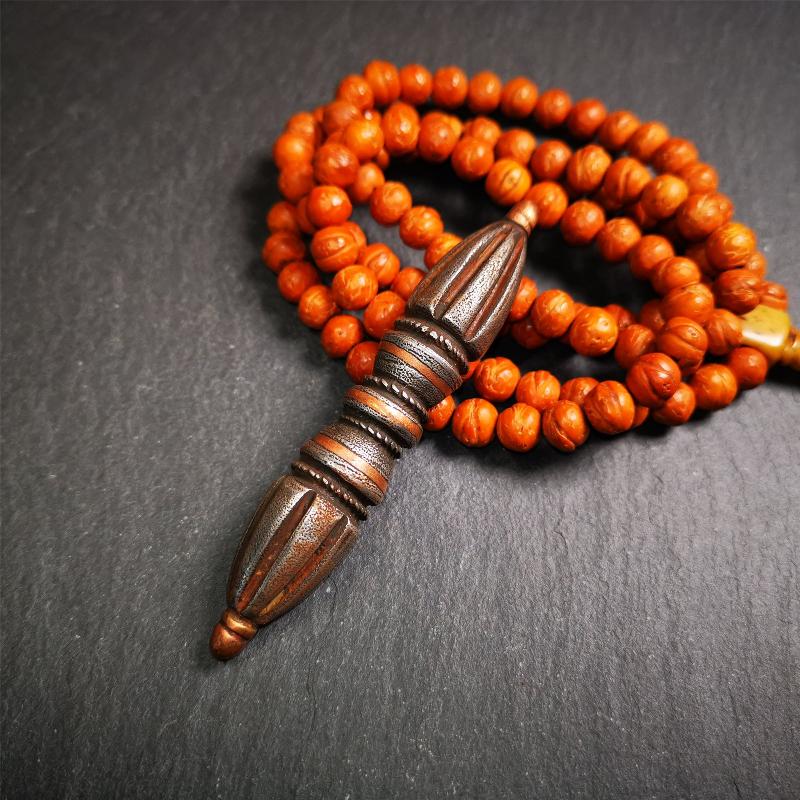 These beautiful vajra dorje were handmade by Tibetan craftsmen from Tibet in 1990's,from Hepo Town, Baiyu County, the birthplace of the famous Tibetan handicrafts. It is seven-pronged vajra,made of cold iron,inlaid copper wire,black color.