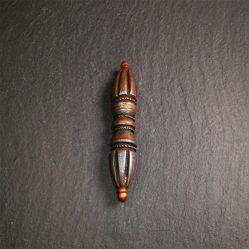 These beautiful vajra dorje were handmade by Tibetan craftsmen from Tibet in 1990's,from Hepo Town, Baiyu County, the birthplace of the famous Tibetan handicrafts. It is seven-pronged vajra,made of cold iron,inlaid copper wire,black color.