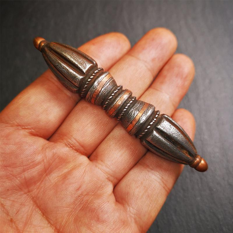 These beautiful vajra dorje were handmade by Tibetan craftsmen from Tibet in 1990's,from Hepo Town, Baiyu County, the birthplace of the famous Tibetan handicrafts. It is seven-pronged vajra,made of cold iron,inlaid copper wire,black color.