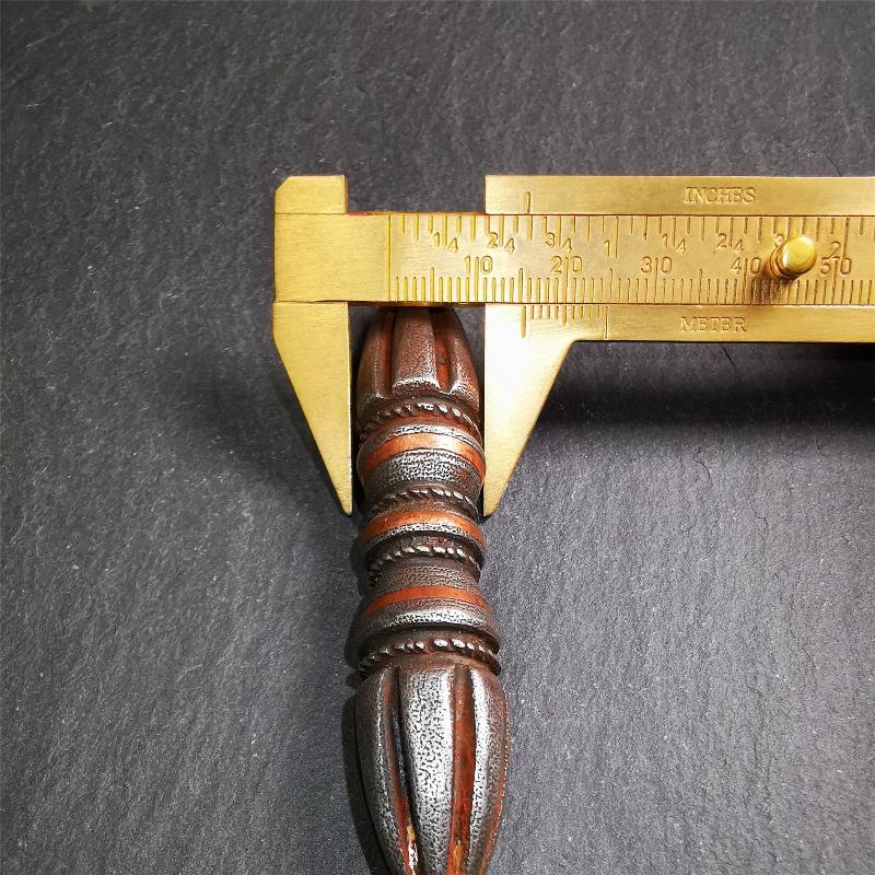 These beautiful vajra dorje were handmade by Tibetan craftsmen from Tibet in 1990's,from Hepo Town, Baiyu County, the birthplace of the famous Tibetan handicrafts. It is seven-pronged vajra,made of cold iron,inlaid copper wire,black color.