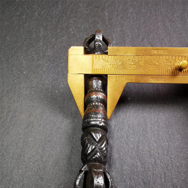 These beautiful vajra were handmade by Tibetan craftsmen from Tibet in 1990's,from Hepo Town, Baiyu County, the birthplace of the famous Tibetan handicrafts. It is five-pronged vajra,made of cold iron,inlaid copper wire,black color.