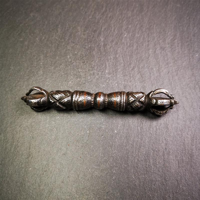 These beautiful vajra were handmade by Tibetan craftsmen from Tibet in 1990's,from Hepo Town, Baiyu County, the birthplace of the famous Tibetan handicrafts. It is five-pronged vajra,made of cold iron,inlaid copper wire,black color.