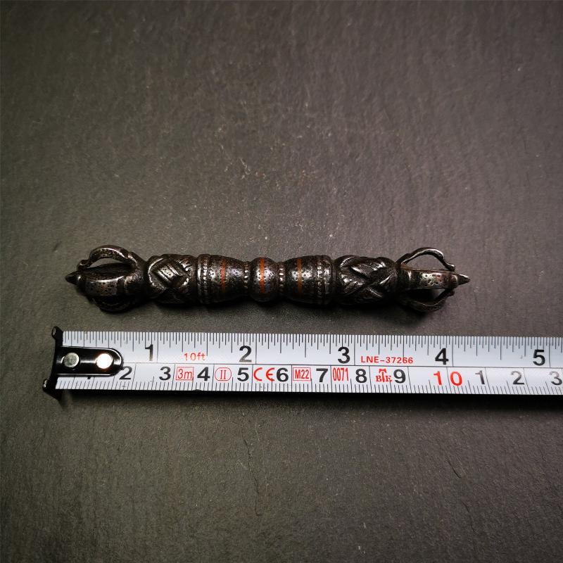 These beautiful vajra were handmade by Tibetan craftsmen from Tibet in 1990's,from Hepo Town, Baiyu County, the birthplace of the famous Tibetan handicrafts. It is five-pronged vajra,made of cold iron,inlaid copper wire,black color.