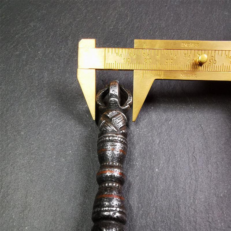 These beautiful vajra were handmade by Tibetan craftsmen from Tibet in 1990's,from Hepo Town, Baiyu County, the birthplace of the famous Tibetan handicrafts. It is five-pronged vajra,made of cold iron,inlaid copper wire,black color.
