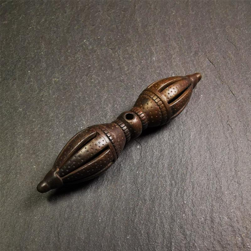 These beautiful vajra were handmade by Tibetan craftsmen from Tibet in 1990's,from Hepo Town, Baiyu County, the birthplace of the famous Tibetan handicrafts. It is nine-pronged vajra,made of cold iron,3.07 inches length. You can make it a necklace, pendant, keychain, mala pendant, or put in your shrine.