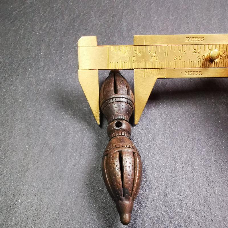 These beautiful vajra were handmade by Tibetan craftsmen from Tibet in 1990's,from Hepo Town, Baiyu County, the birthplace of the famous Tibetan handicrafts. It is nine-pronged vajra,made of cold iron,3.07 inches length. You can make it a necklace, pendant, keychain, mala pendant, or put in your shrine.