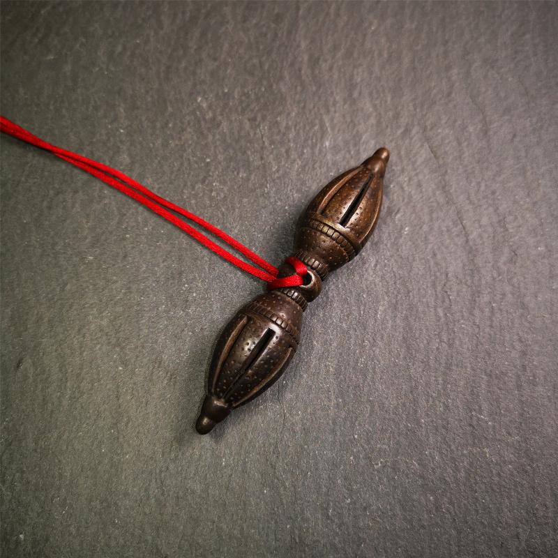 These beautiful vajra were handmade by Tibetan craftsmen from Tibet in 1990's,from Hepo Town, Baiyu County, the birthplace of the famous Tibetan handicrafts. It is nine-pronged vajra,made of cold iron,3.07 inches length. You can make it a necklace, pendant, keychain, mala pendant, or put in your shrine.
