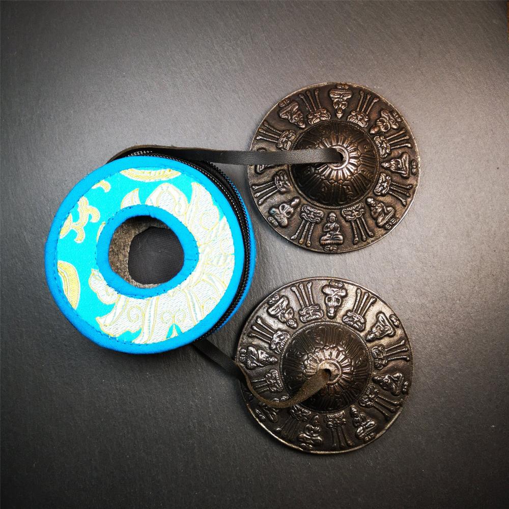 This tingsha bell set was handmade in Nepal,using traditional techniques and materials. It was made of bronze,9cm diameter,carved eight buddha and kirtimukha statue,with pure, clear and resonant,good for meditation. Come with tingsha case.