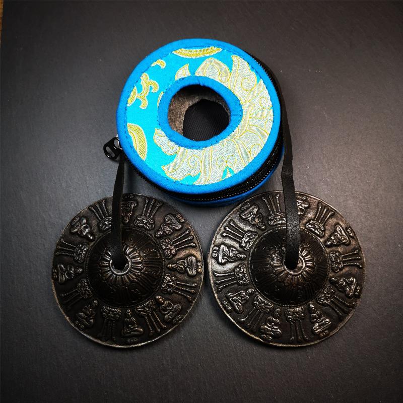 This tingsha bell set was handmade in Nepal,using traditional techniques and materials. It was made of bronze,9cm diameter,carved eight buddha and kirtimukha statue,with pure, clear and resonant,good for meditation. Come with tingsha case.