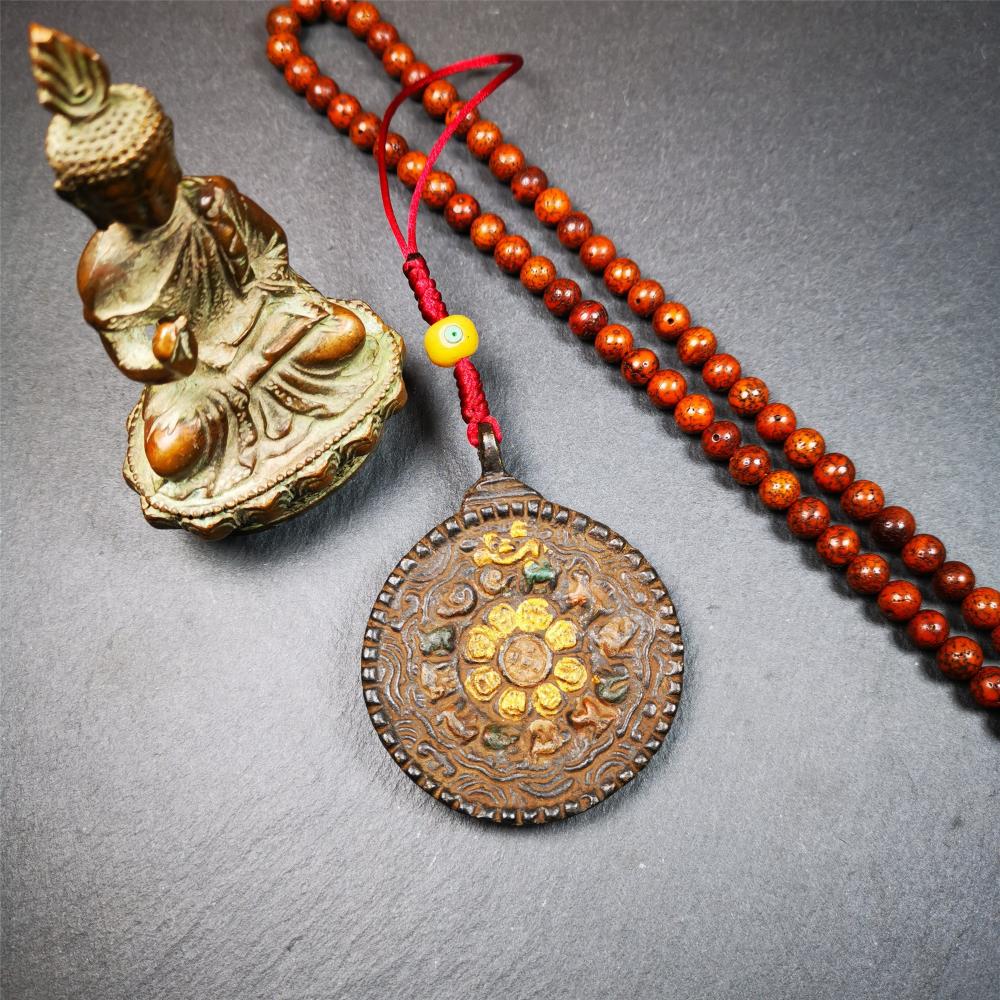This unique Troma Nagmo Melong Amulet was collected from Goinqên Monastery,about 40 years old,consecrated and blessed by lama. It is round shape,made of thokcha,2.2 inch diameter,the front pattern is Tibetan Budhist calendar symbol - SIPAHO(srid pa ho),and the back is Troma Nagmo. You can make it into pendant or keychain, or just put it on your desk,as an ornament.