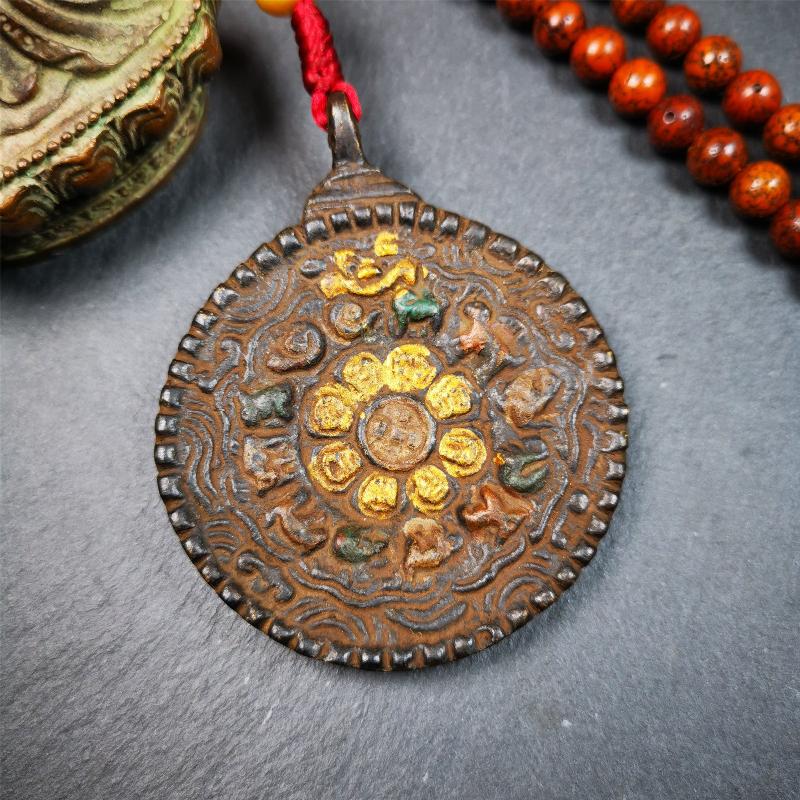 This unique Troma Nagmo Melong Amulet was collected from Goinqên Monastery,about 40 years old,consecrated and blessed by lama. It is round shape,made of thokcha,2.2 inch diameter,the front pattern is Tibetan Budhist calendar symbol - SIPAHO(srid pa ho),and the back is Troma Nagmo. You can make it into pendant or keychain, or just put it on your desk,as an ornament.