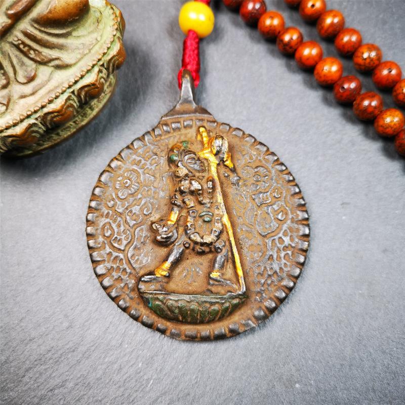 This unique Troma Nagmo Melong Amulet was collected from Goinqên Monastery,about 40 years old,consecrated and blessed by lama. It is round shape,made of thokcha,2.2 inch diameter,the front pattern is Tibetan Budhist calendar symbol - SIPAHO(srid pa ho),and the back is Troma Nagmo. You can make it into pendant or keychain, or just put it on your desk,as an ornament.
