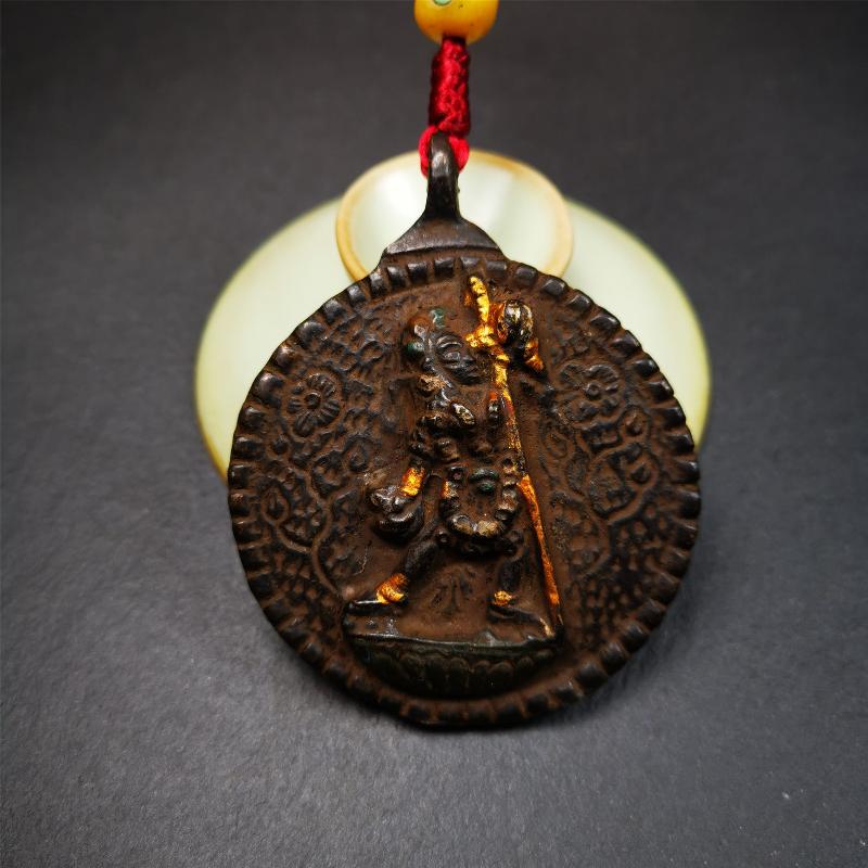 This unique Troma Nagmo Melong Amulet was collected from Goinqên Monastery,about 40 years old,consecrated and blessed by lama. It is round shape,made of thokcha,2.2 inch diameter,the front pattern is Tibetan Budhist calendar symbol - SIPAHO(srid pa ho),and the back is Troma Nagmo. You can make it into pendant or keychain, or just put it on your desk,as an ornament.