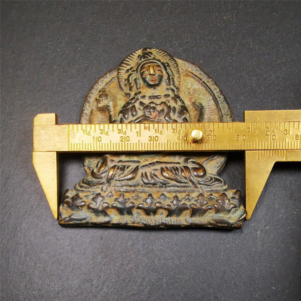 This Usnisa Vijaya statue was collected from gerze, Tibet. It is made of bronze,size is 3.0 × 2.56 inches,about 40 years old.