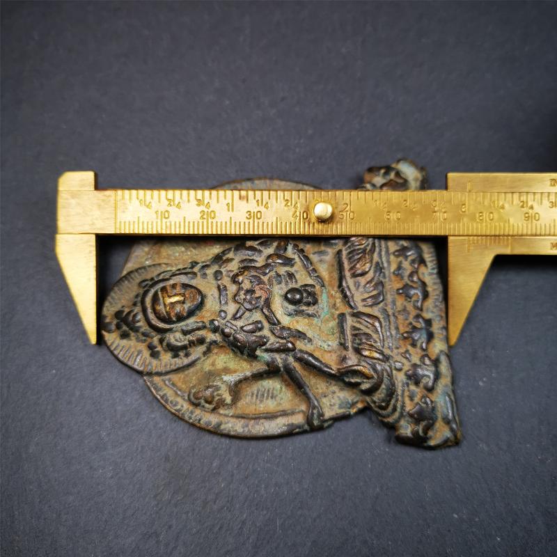 This Usnisa Vijaya statue was collected from gerze, Tibet. It is made of bronze,size is 3.0 × 2.56 inches,about 40 years old.