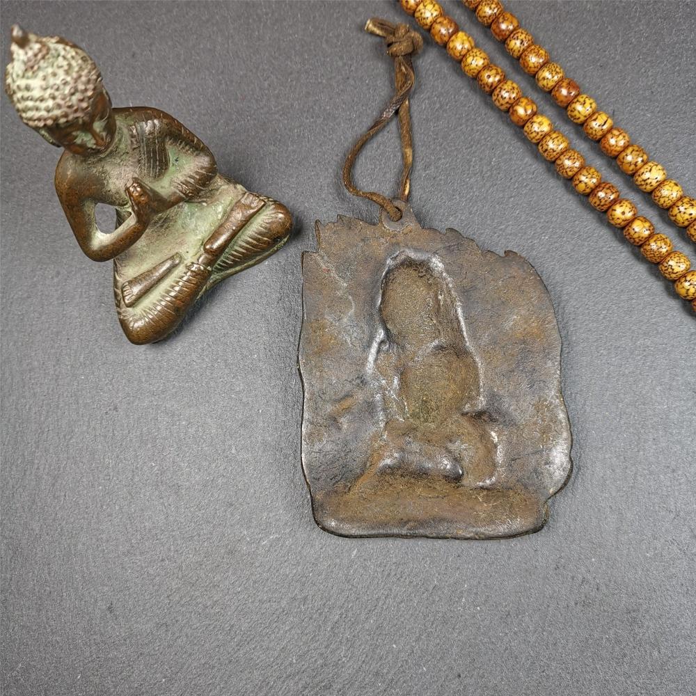 This Mahakala badge was collected from Jiegu Monastery,Tibet, about 40 years old. It is made of copper, painted with mineral pigments,height is 3.55 inches. Mahakala appears as a protector deity known as a dharmapala in Vajrayana Buddhism, particularly most Tibetan traditions as Citipati, and in Shingon Buddhism.