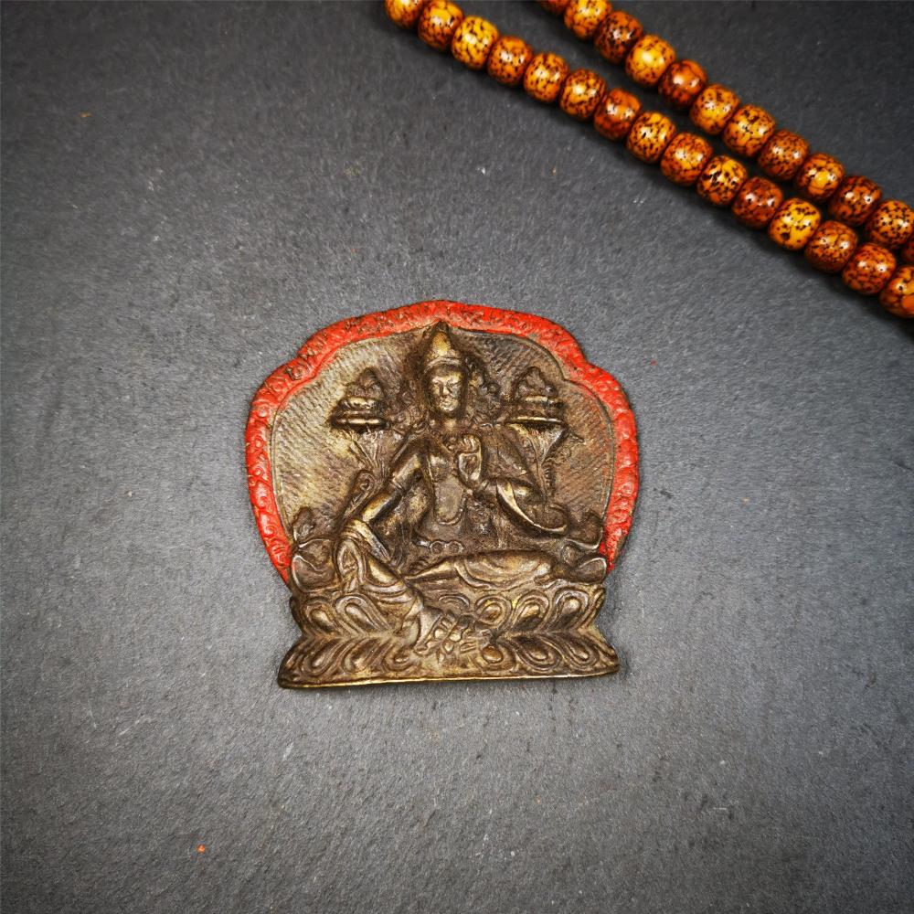 This small green tara statue was collect from Jiegu Monastray,about 80 years old. It's an old-style green tara statue,made of copper and painted with mineral pigments,size is about 2.16 by 1.97 inches. The back is carved mantra of Body, Speach,Mind