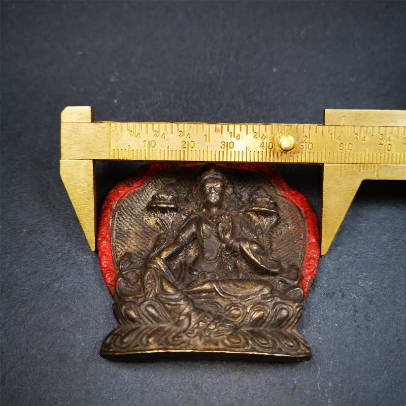 This small green tara statue was collect from Jiegu Monastray,about 80 years old. It's an old-style green tara statue,made of copper and painted with mineral pigments,size is about 2.16 by 1.97 inches. The back is carved mantra of Body, Speach,Mind