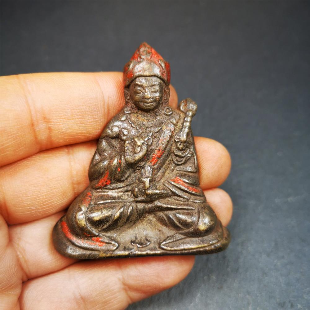 This Guru Rinpoche Statue about 60 years old,it was collected from Samye Monastray, the first monastery in Tibet,and important Nyingma monsatery. It's an old-fashioned Padmasambhava,made of copper and painted with mineral pigments,and,Padmasambhava is viewed as a central figure in the transmission of Buddhism to Tibet.