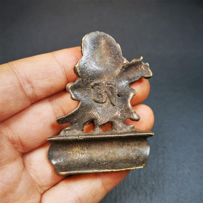 This vajrapani statue was collected from Samyé Monastray, the first monastery in Tibet,and important Nyingma monsatery. It's an old-fashioned Vajrapani statue,about 60 years old,made of copper and painted with mineral pigments,height is 2.52 inches.