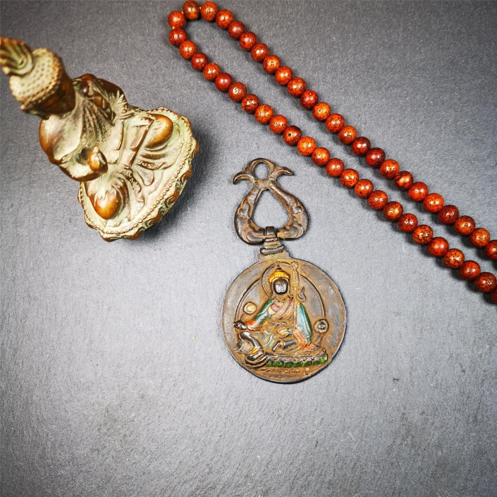 This unique Guru Rinpoche Melong Amulet was collected from Goinqen Monastery,about 40 years old,consecrated and blessed by lama. It is made of thokcha,the top is a double fish hanging ring,the front pattern is Tibetan Budhist calendar symbol - SIPAHO(srid pa ho),and the back is Guru Rinpoche. You can make it into pendant or keychain, or just put it on your desk,as an ornament.