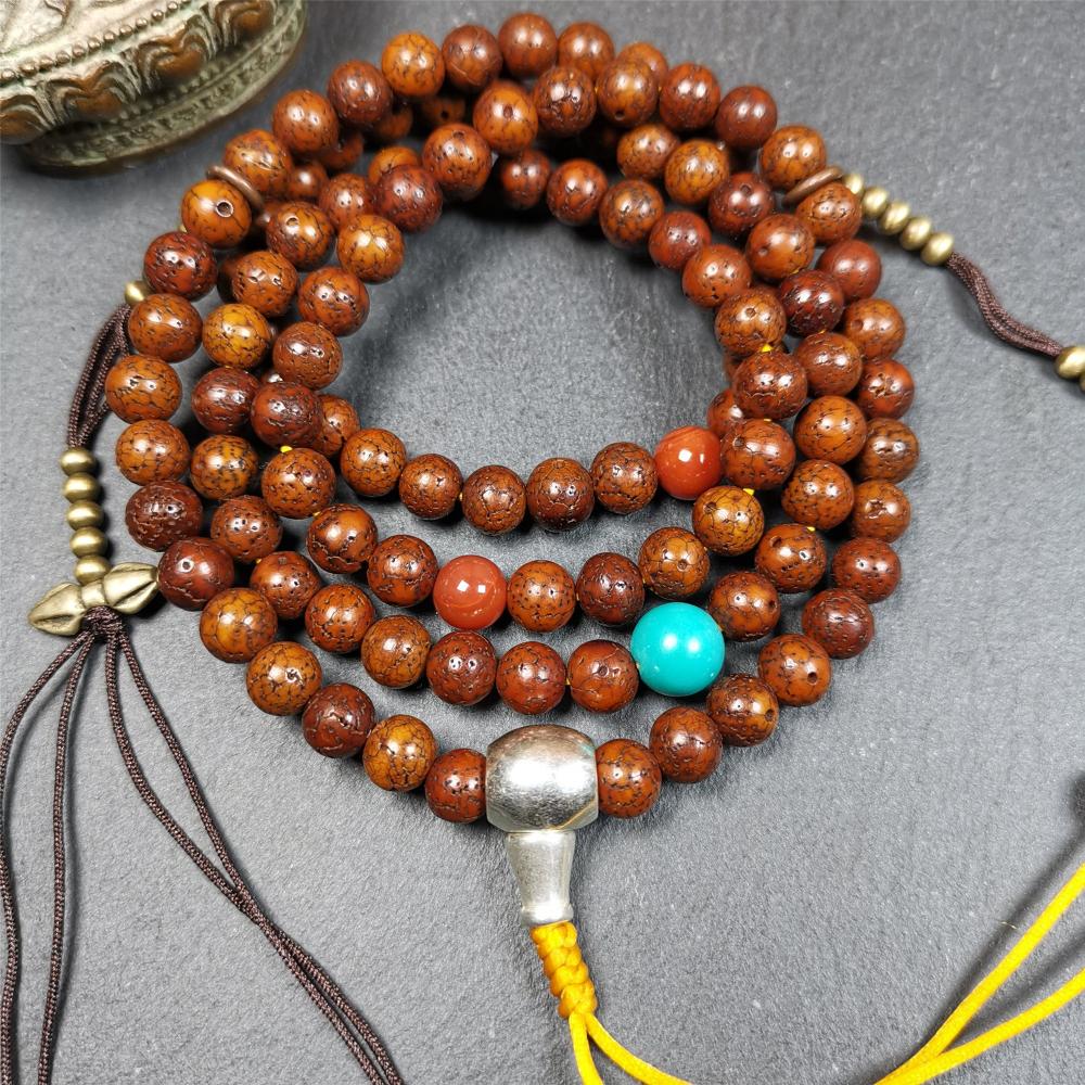 This old lotus seed mala was handmade from tibetan crafts man in Baiyu County,about 30 years old,blessed by lama. It's composed of 108 pcs 8mm lotus seed beads,then add some old agate,turquoise beads,1 pair of copper bead counters,and white copper guru bead on it.
