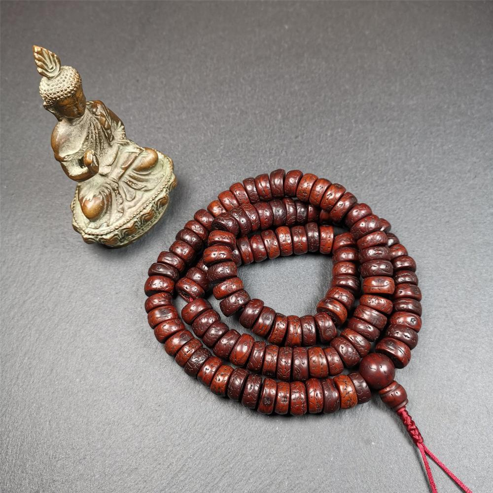 This bodhi seed mala was collected from Derge county,about 30 years old,hold and blessed by a lama. It is composed of 108 bodhi seed beads, bevel cut shape,brown color,approximately 13mm / 0.5 inch ,perimeter is about 70cm,27.5 inches.