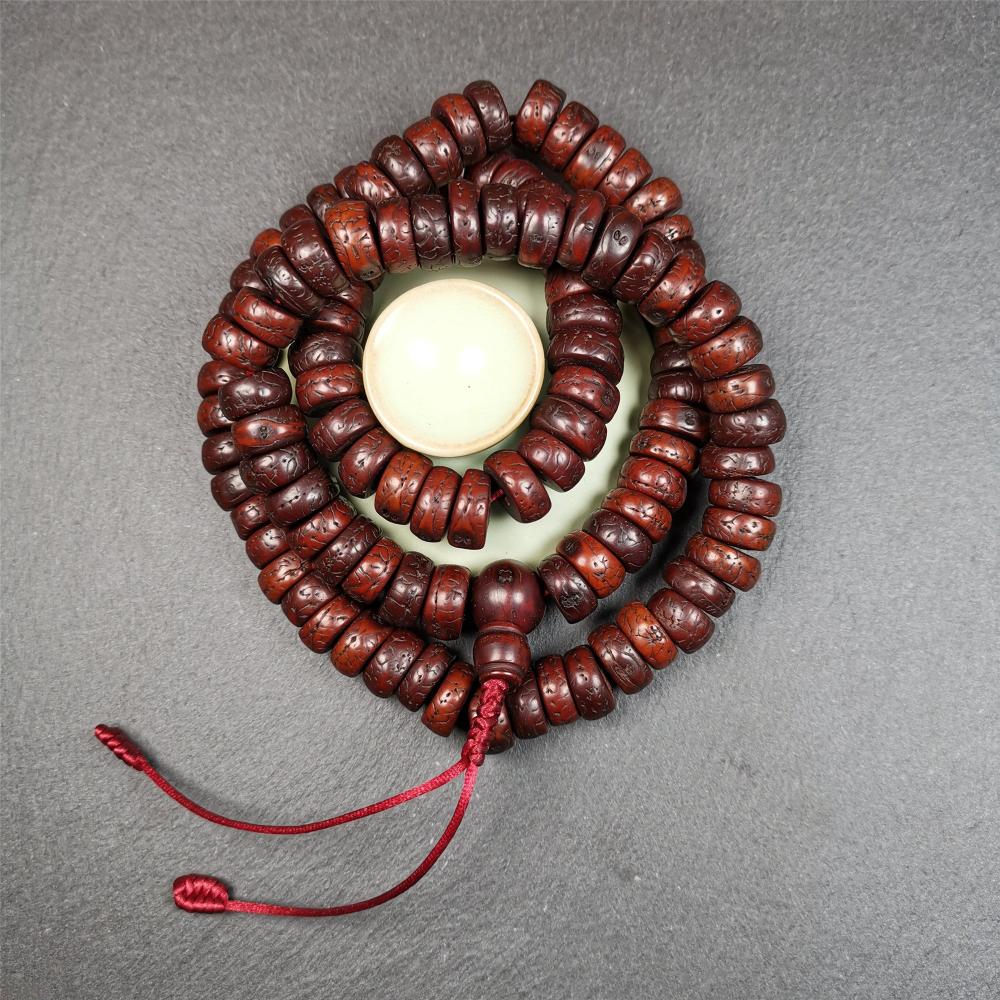 This bodhi seed mala was collected from Derge county,about 30 years old,hold and blessed by a lama. It is composed of 108 bodhi seed beads, bevel cut shape,brown color,approximately 13mm / 0.5 inch ,perimeter is about 70cm,27.5 inches.