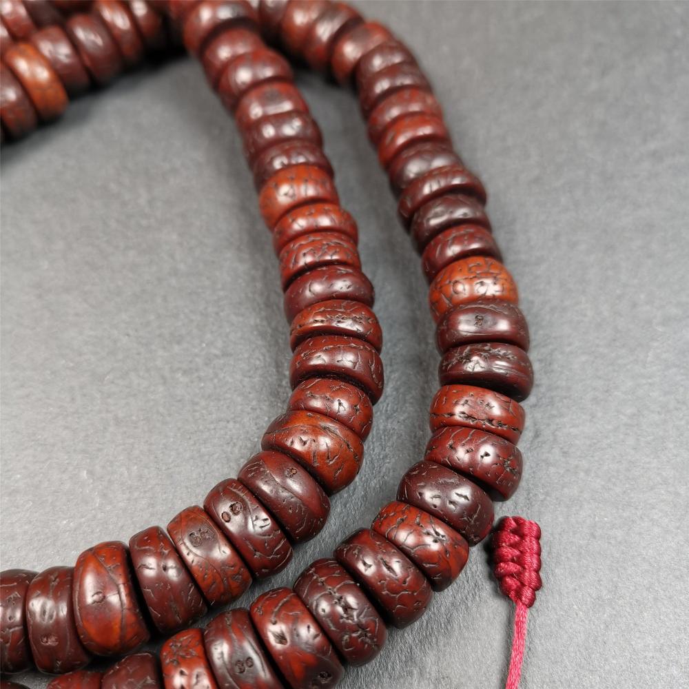 This bodhi seed mala was collected from Derge county,about 30 years old,hold and blessed by a lama. It is composed of 108 bodhi seed beads, bevel cut shape,brown color,approximately 13mm / 0.5 inch ,perimeter is about 70cm,27.5 inches.