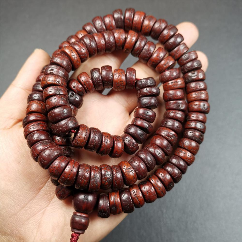 This bodhi seed mala was collected from Derge county,about 30 years old,hold and blessed by a lama. It is composed of 108 bodhi seed beads, bevel cut shape,brown color,approximately 13mm / 0.5 inch ,perimeter is about 70cm,27.5 inches.