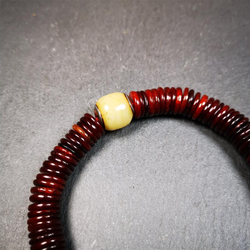 This bone carved mala beads is made by Tibetan craftsmen and come from Hepo Town, Baiyu County. It has 108 flat shape beads,1 spacer bead,and 1 guru bead,all hand carved with tibetan yak bone.