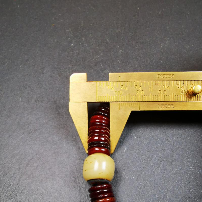 This bone carved mala beads is made by Tibetan craftsmen and come from Hepo Town, Baiyu County. It has 108 flat shape beads,1 spacer bead,and 1 guru bead,all hand carved with tibetan yak bone.