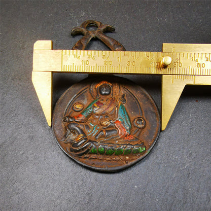 This unique Guru Rinpoche Melong Amulet was collected from Goinqen Monastery,about 40 years old,consecrated and blessed by lama. It is made of thokcha,the top is a double fish hanging ring,the front pattern is Tibetan Budhist calendar symbol - SIPAHO(srid pa ho),and the back is Guru Rinpoche. You can make it into pendant or keychain, or just put it on your desk,as an ornament.