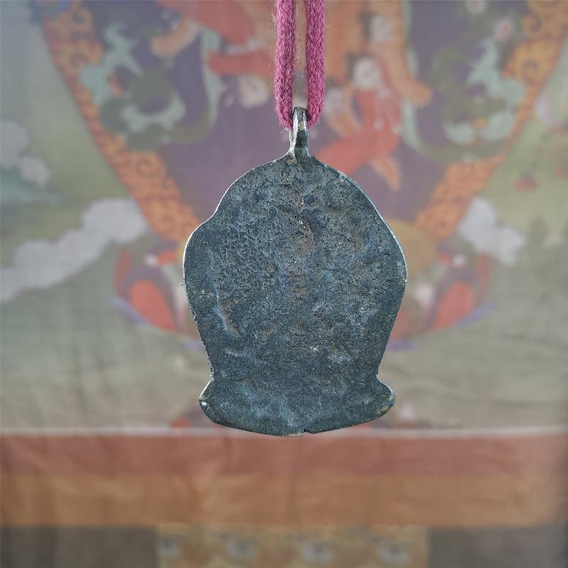 This Fire Sword amulet was collceted from gerze monastery, Tibet,about 30 years old. It's made of copper, a sword hangs on a lotus seat, surrounded by flames,painted mineral pigments. You can carry it as a necklace,or pendant,or put into your shrine.