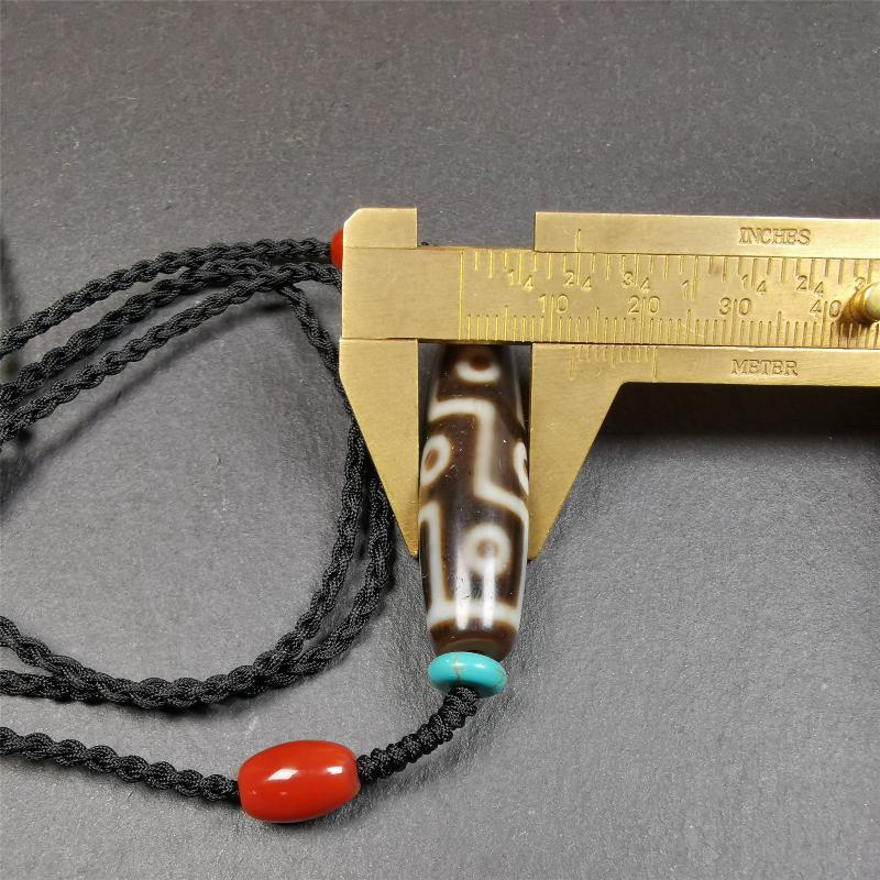 This 9 eyes dzi necklace was hand-woven by Tibetans from Baiyu County, the main bead is a 9 eyed dzi bead, paired with 2 small agate beads and 2 turquoise spacer beads,about 30 years old.