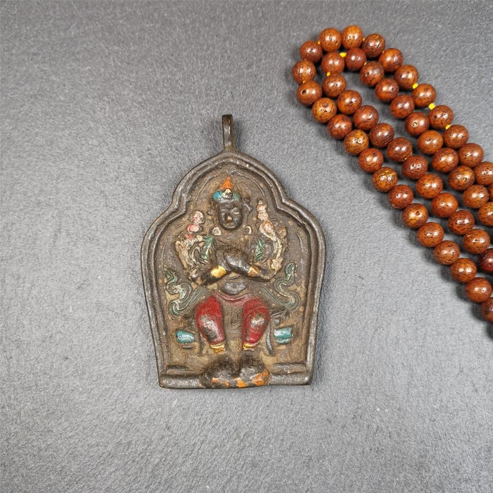 This maitreya statue was collected from Labrang Monastery,Qinghai,about 80 years old. It is an amulet of maitreya,made of copper,painted with mineral pigments,size is 2.95 by 1.97 inches,about 80 years old.