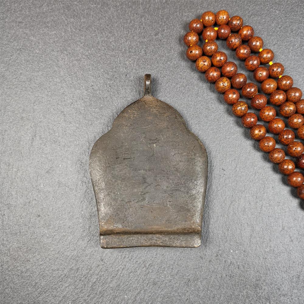 This maitreya statue was collected from Labrang Monastery,Qinghai,about 80 years old. It is an amulet of maitreya,made of copper,painted with mineral pigments,size is 2.95 by 1.97 inches,about 80 years old.