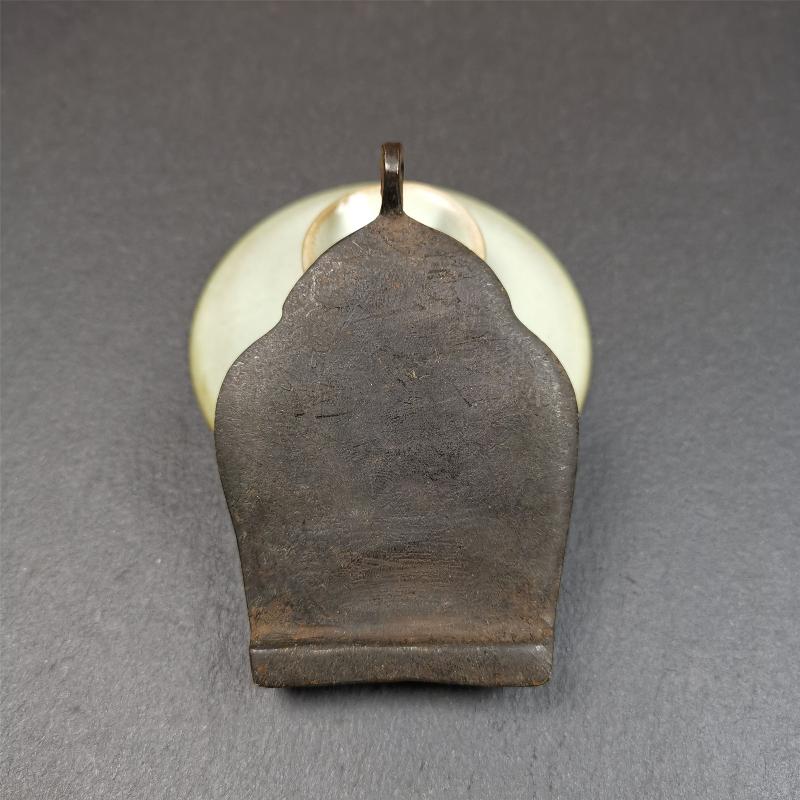 This maitreya statue was collected from Labrang Monastery,Qinghai,about 80 years old. It is an amulet of maitreya,made of copper,painted with mineral pigments,size is 2.95 by 1.97 inches,about 80 years old.