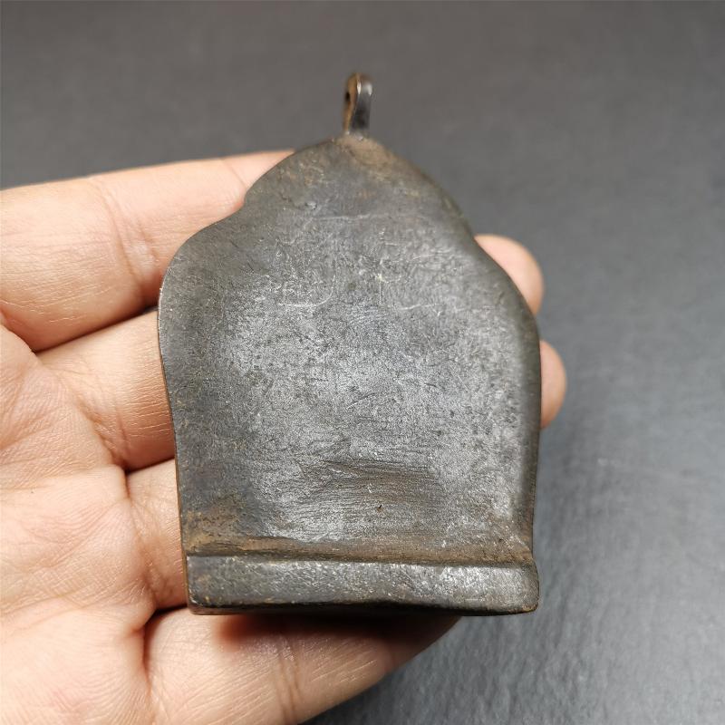 This maitreya statue was collected from Labrang Monastery,Qinghai,about 80 years old. It is an amulet of maitreya,made of copper,painted with mineral pigments,size is 2.95 by 1.97 inches,about 80 years old.