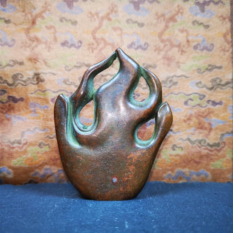 This shakyamuni statue was handmade from Baiyu Tibet. It is made of copper,the flame surrounds shakyamuni,the height is 2.9 inches,width is 1.85 inches.